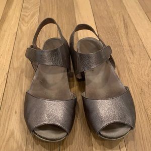 DANSKO Vera Pewter Nappa Sandal Metallic Wedge Size 40